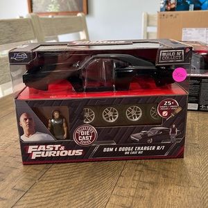 Jada fast and the furious build and collect doms Dodge Charger r/t